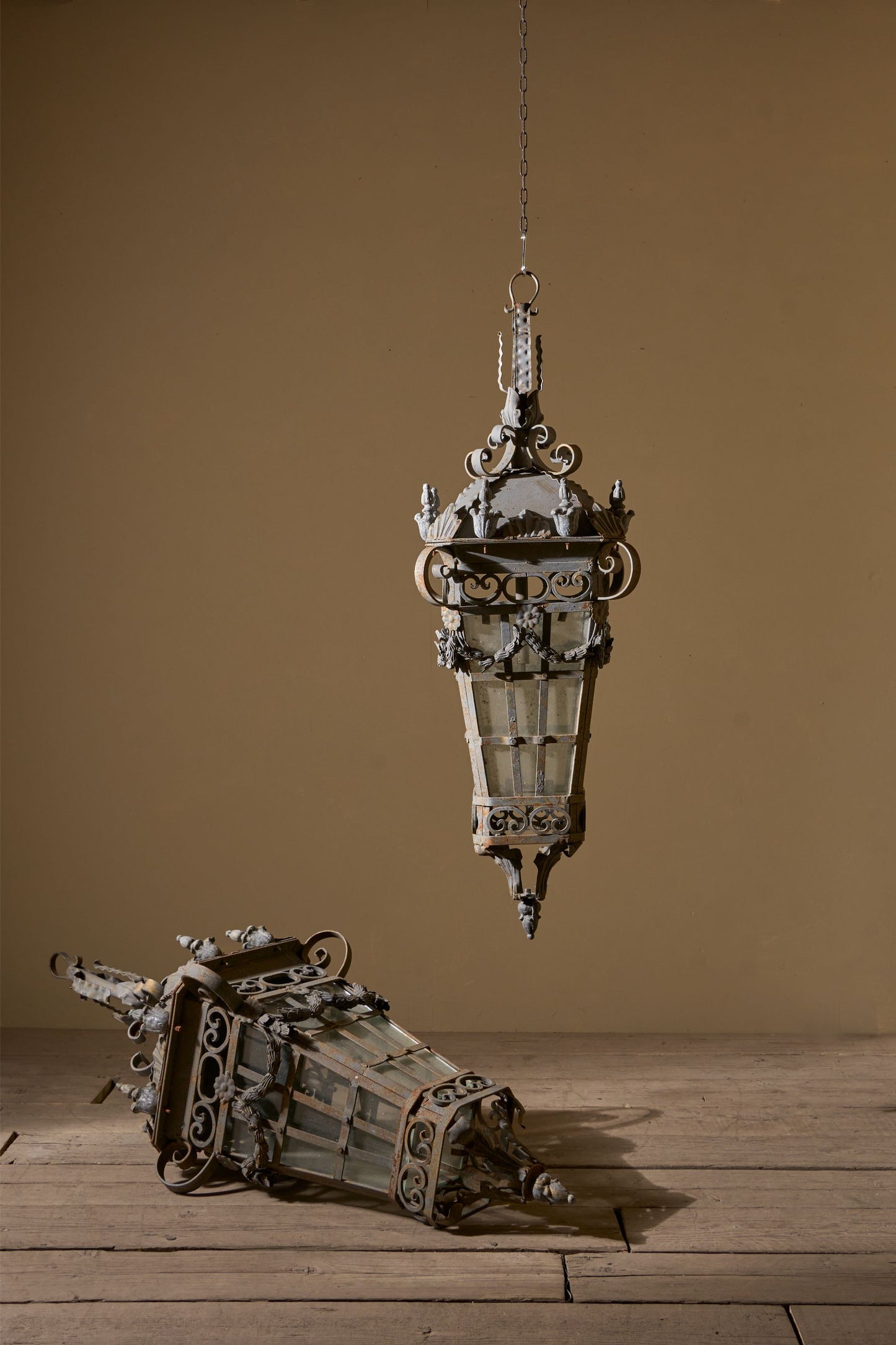 Large pair of Early 20th century iron and zinc French hanging lanterns - Pair 1