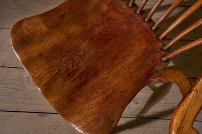 18th century Comb back Ash and Elm windsor chair