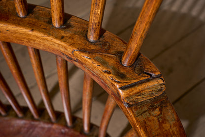 18th century Comb back Ash and Elm windsor chair