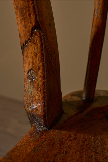 18th century Comb back Ash and Elm windsor chair