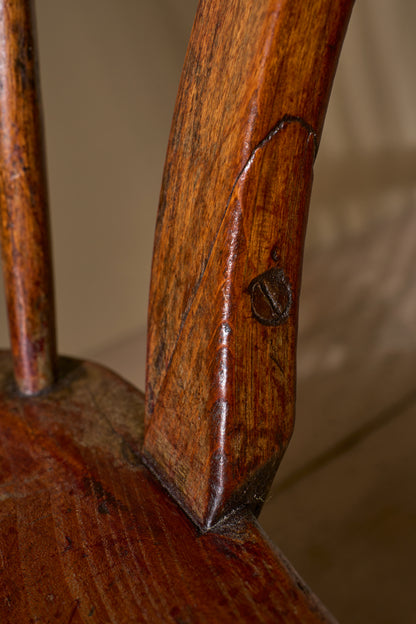 18th century Comb back Ash and Elm windsor chair