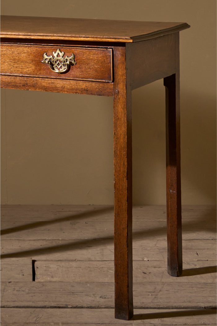 18th century Oak single drawer table - 2