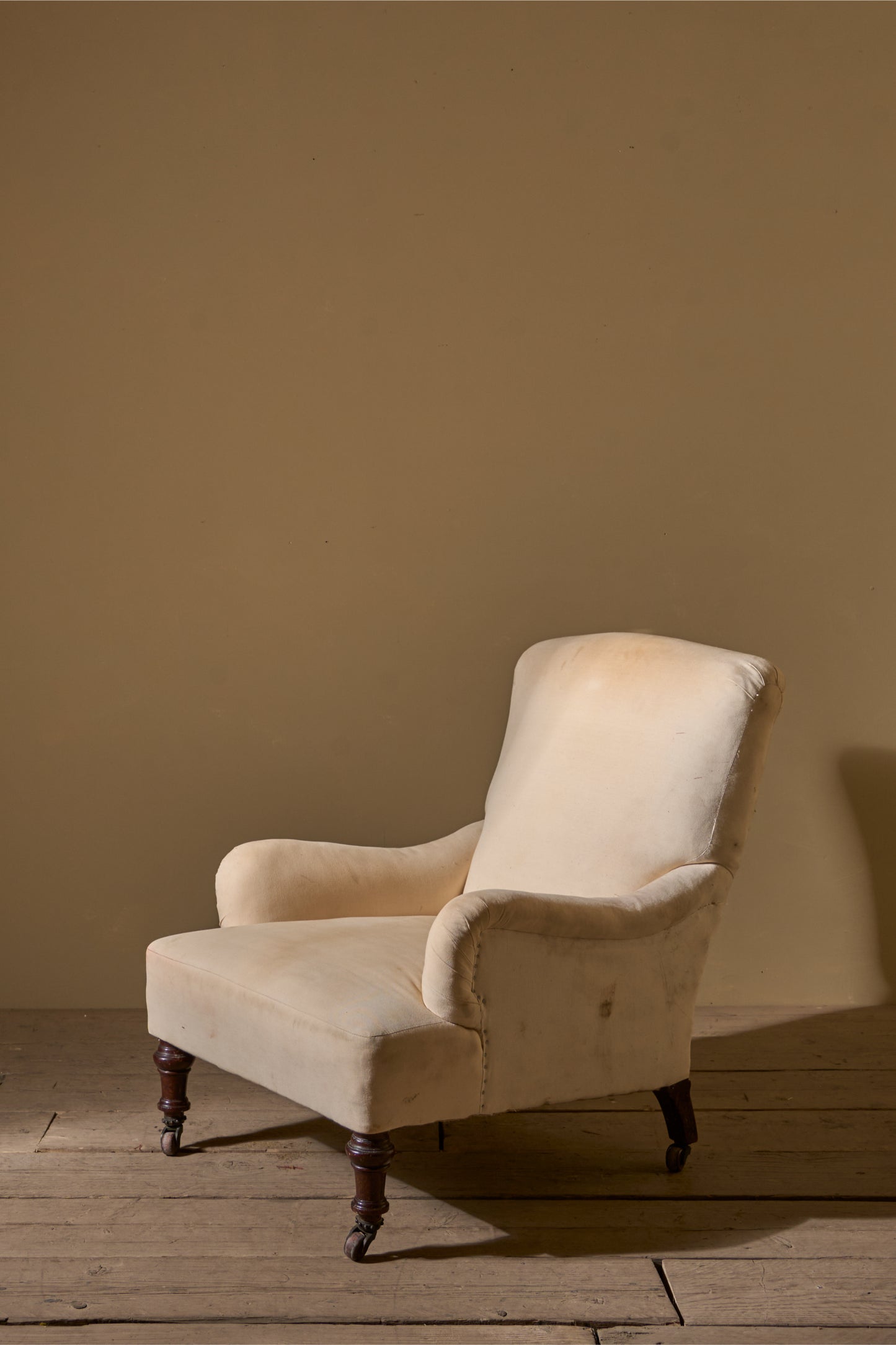 Elegant 19th century Bridgewater style English armchair