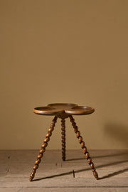 Early 19th century oak clover shaped side table