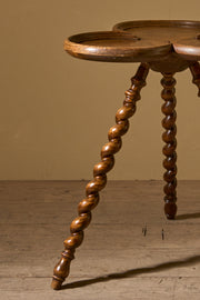 Early 19th century oak clover shaped side table