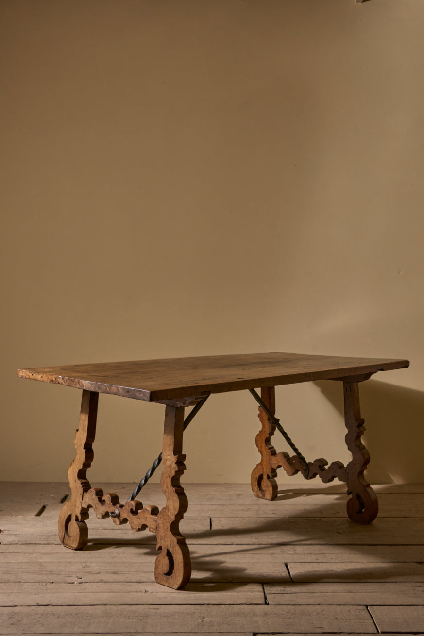 18th century Spanish walnut table