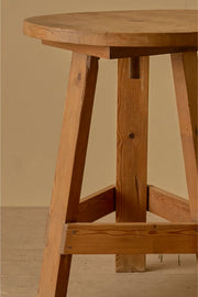 Early 20th century Pine sculptors stand
