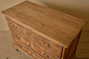 18th century Italian walnut chest of drawers