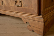 18th century Italian walnut chest of drawers