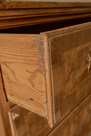 18th century Italian walnut chest of drawers