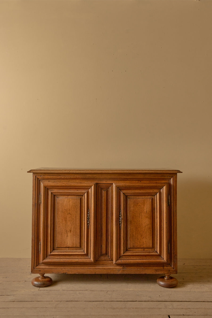 18th century Dutch oak two door cupboard
