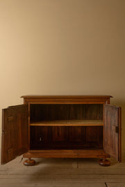 18th century Dutch oak two door cupboard
