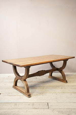 19th century Italian Walnut dining table