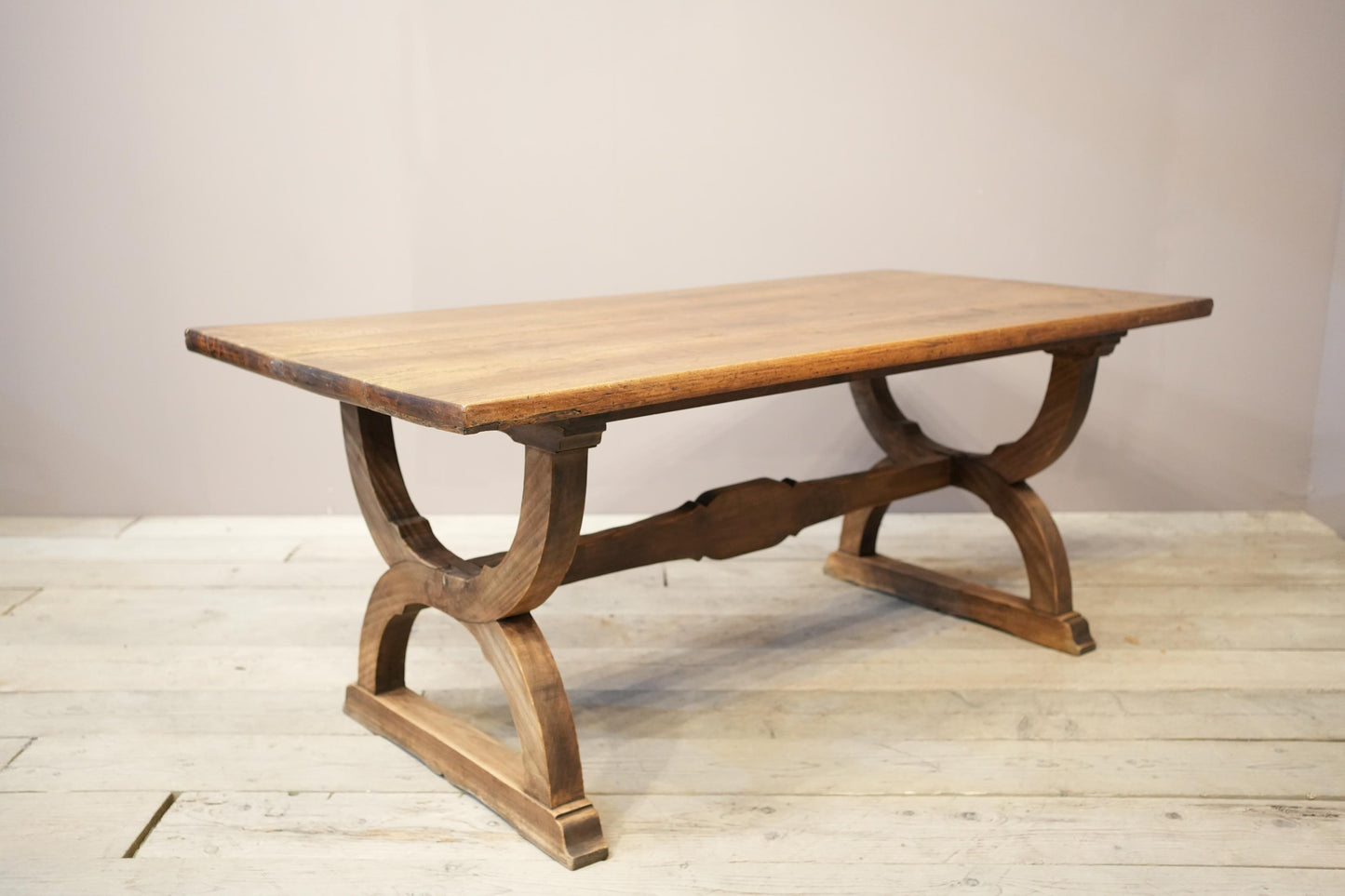 19th century Italian Walnut dining table