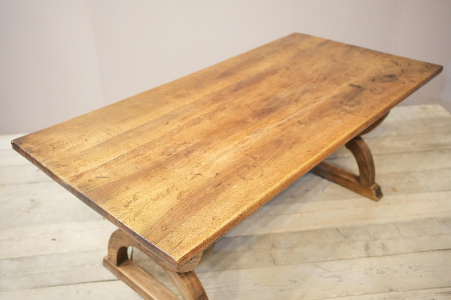 19th century Italian Walnut dining table