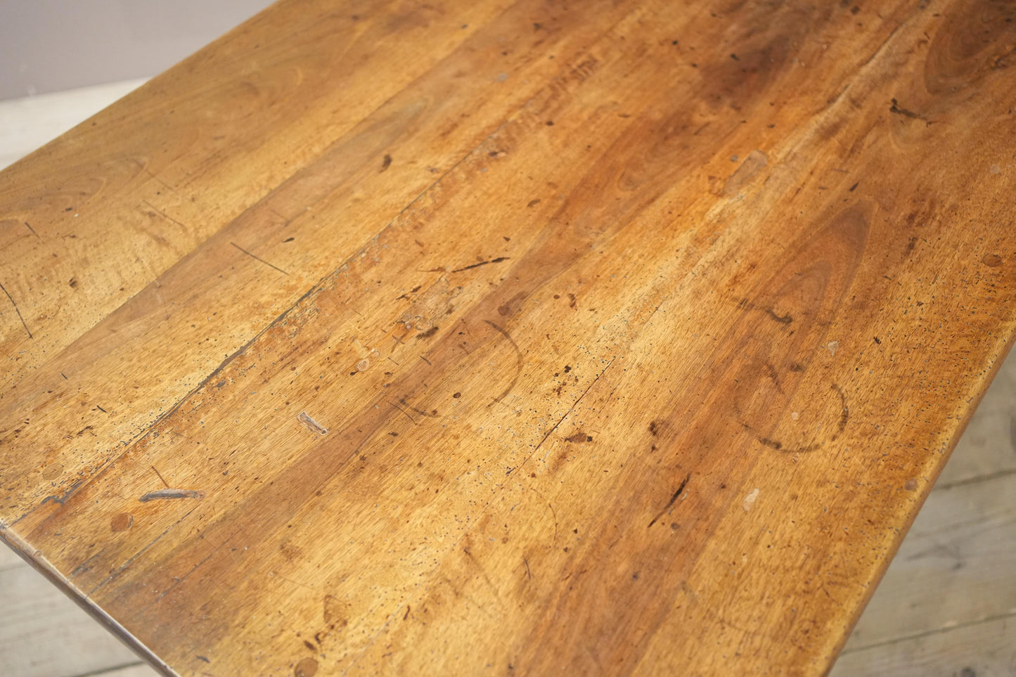 19th century Italian Walnut dining table