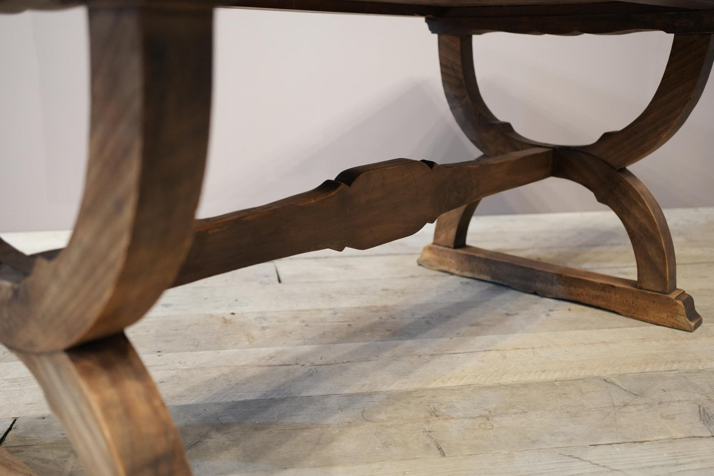 19th century Italian Walnut dining table