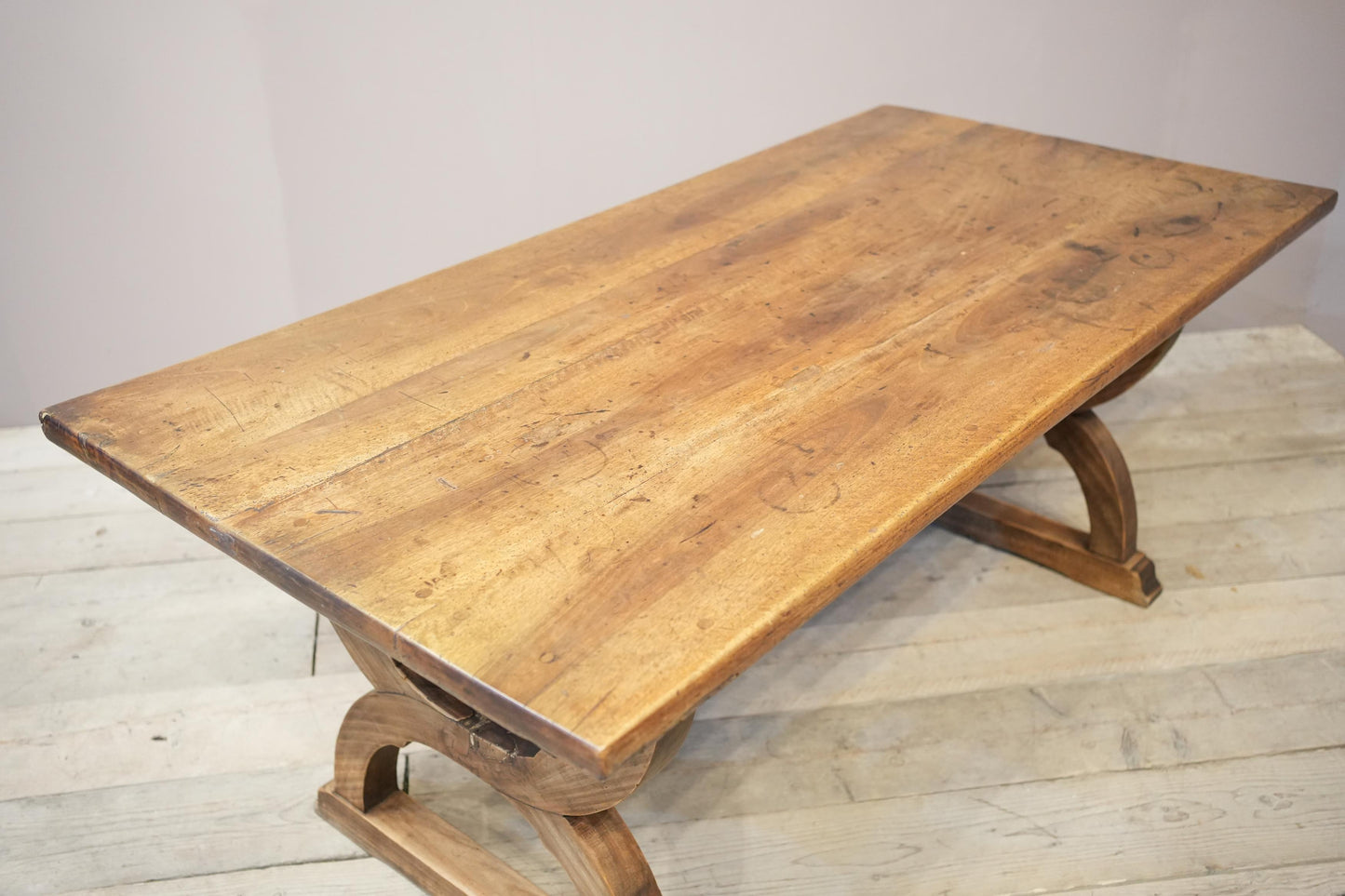 19th century Italian Walnut dining table