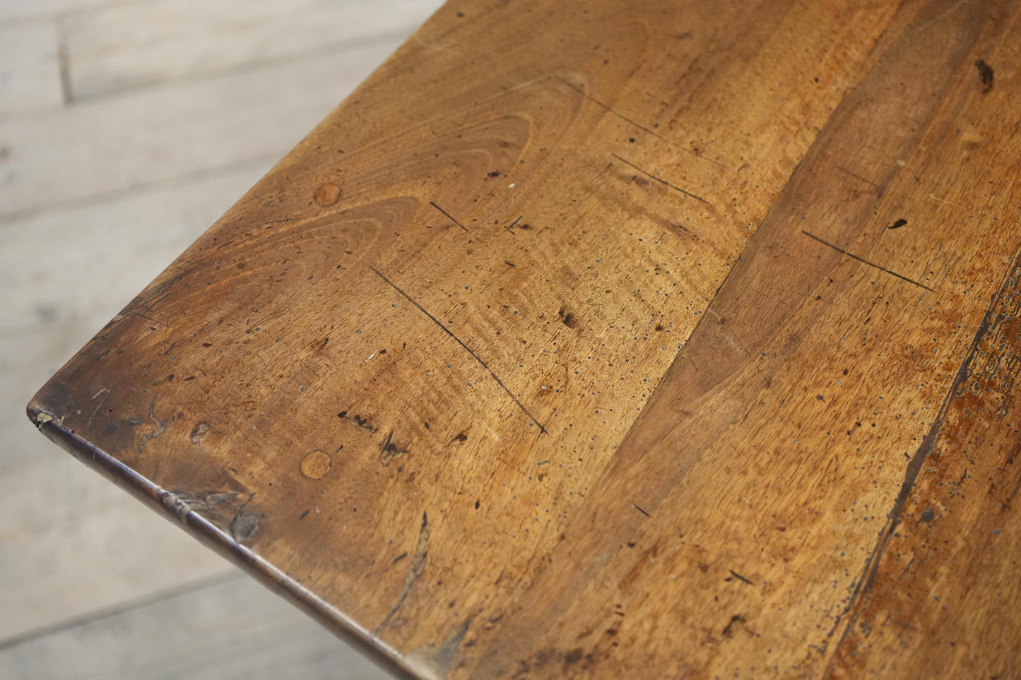 19th century Italian Walnut dining table