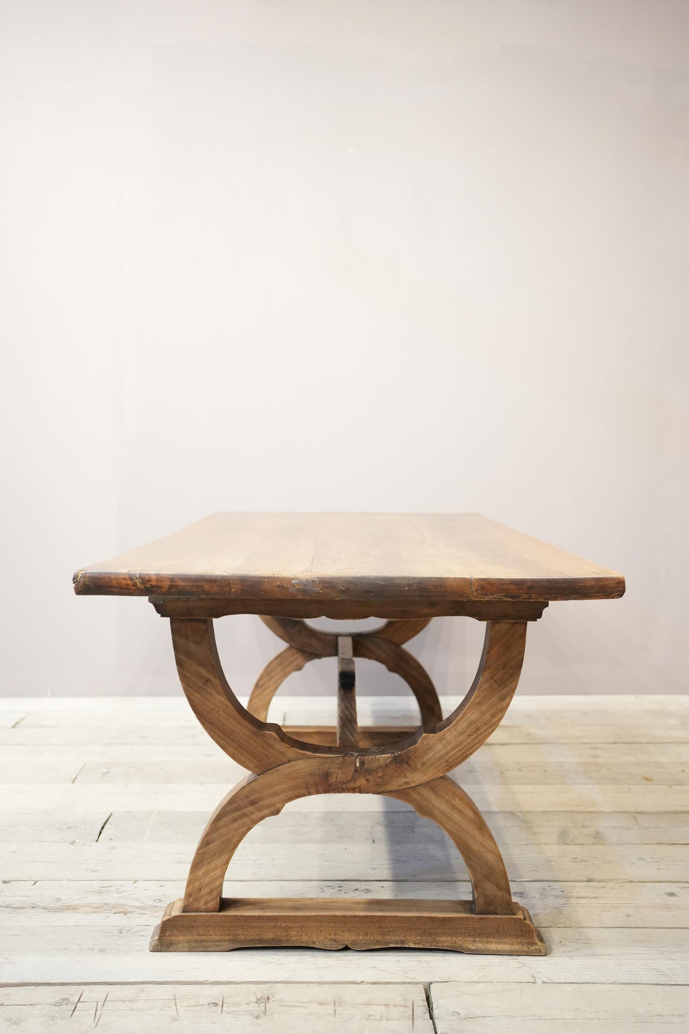 19th century Italian Walnut dining table