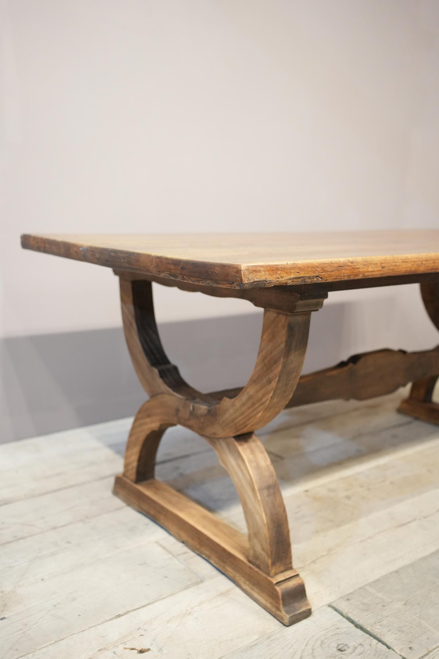 19th century Italian Walnut dining table