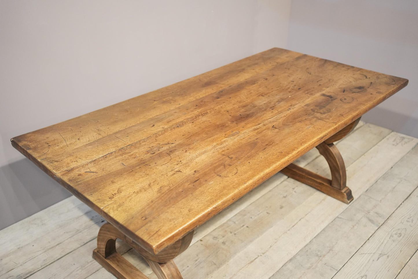 19th century Italian Walnut dining table