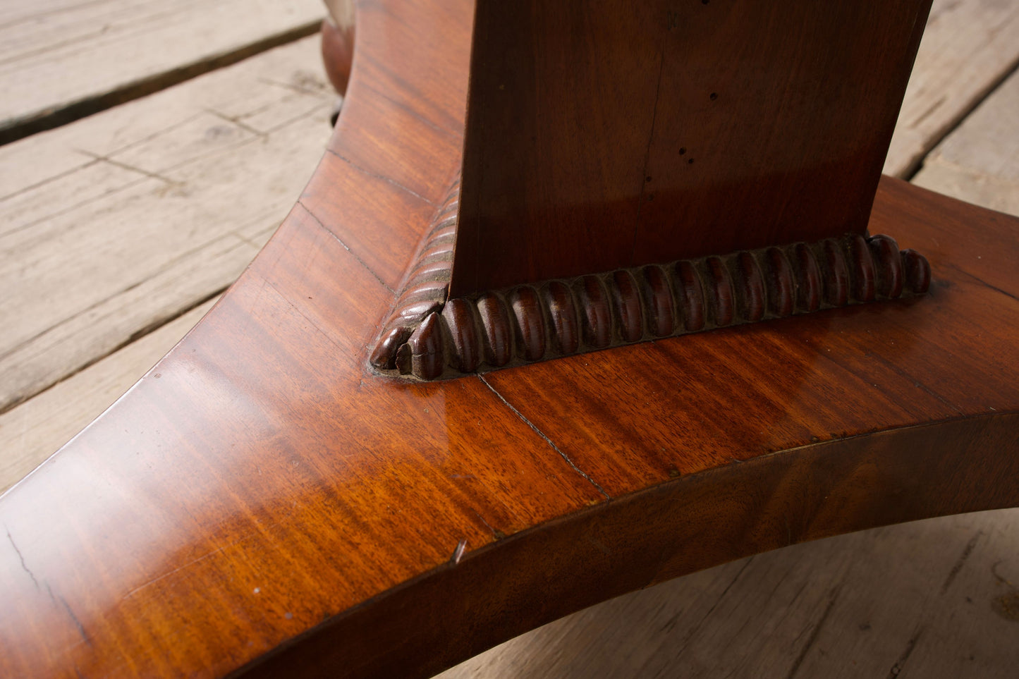 19th century Flame mahogany tilt top table