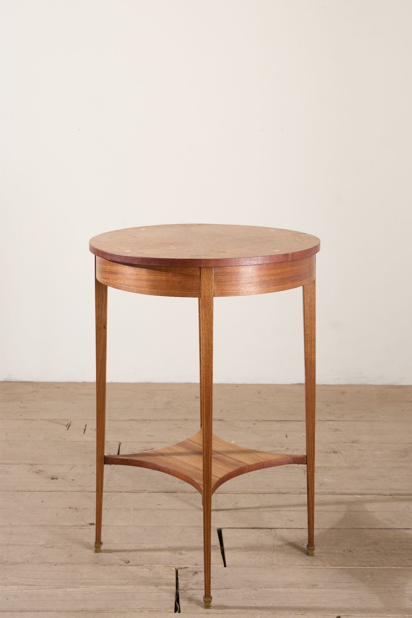 20th century Burr walnut Gueridon table