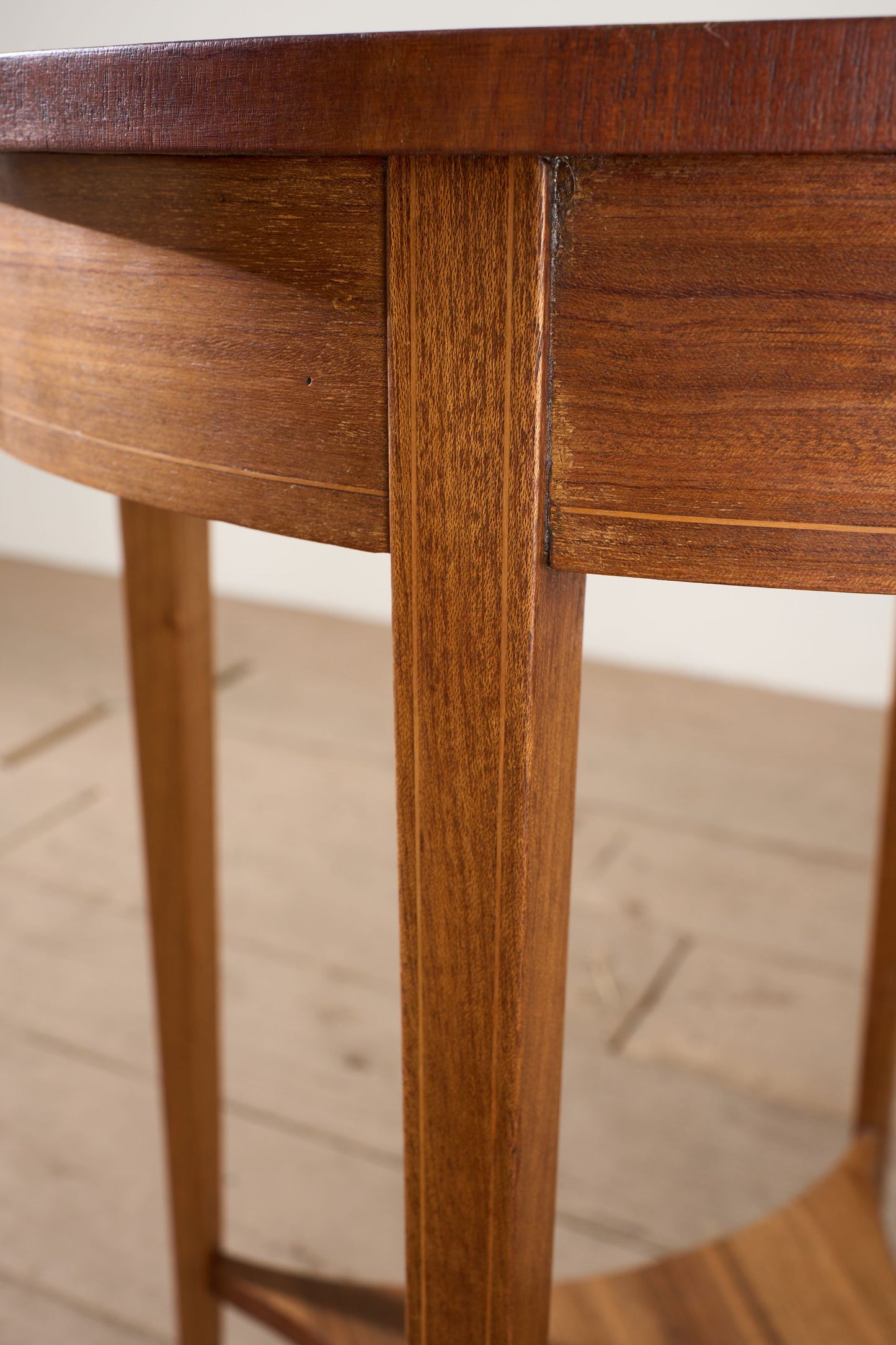 20th century Burr walnut Gueridon table