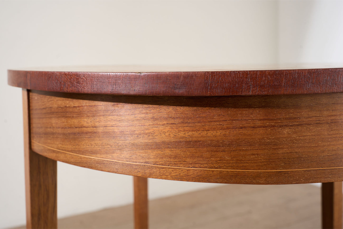 20th century Burr walnut Gueridon table