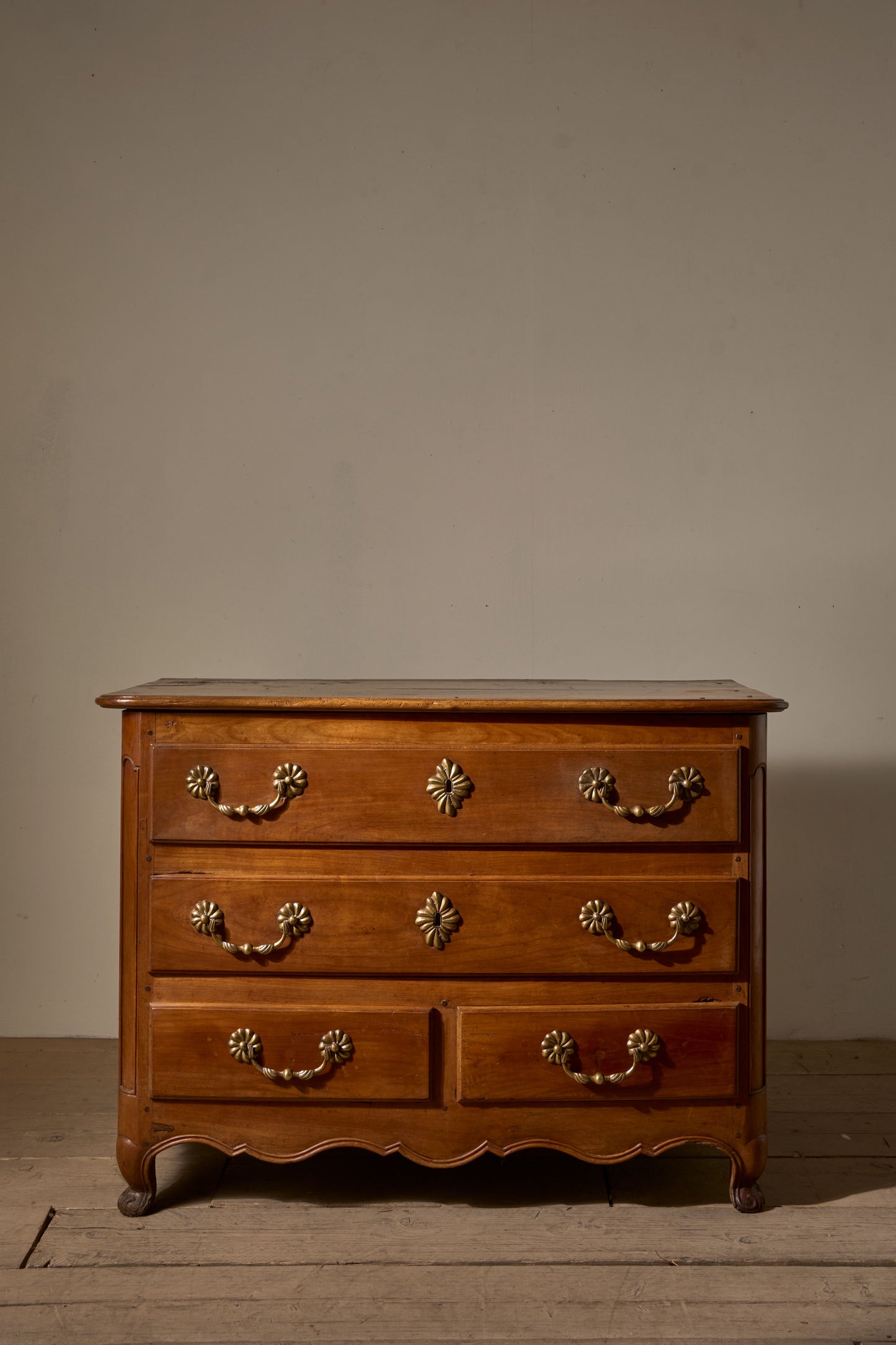 18th Century walnut chest of drawers