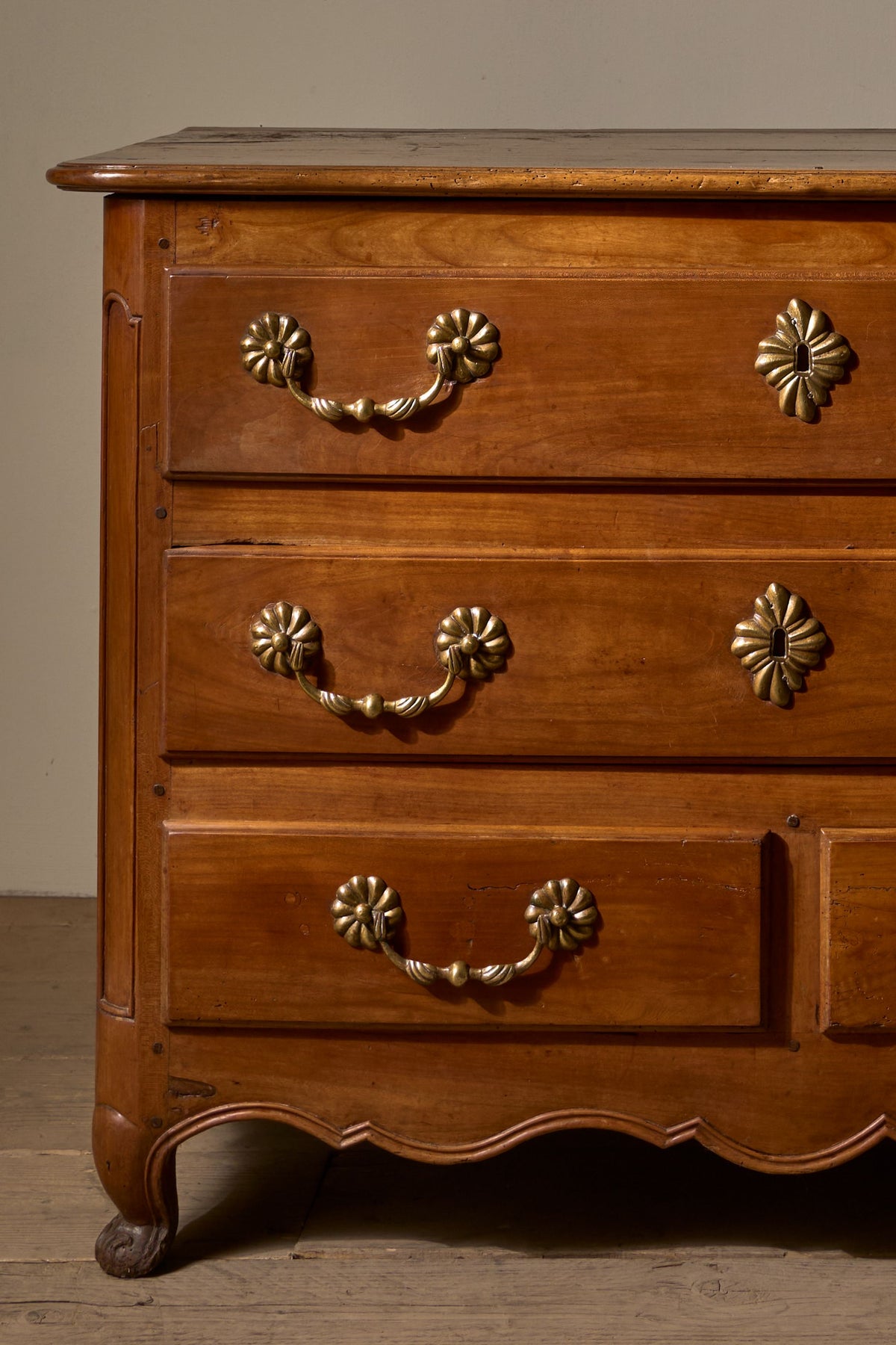 18th Century walnut chest of drawers - TallBoy Interiors