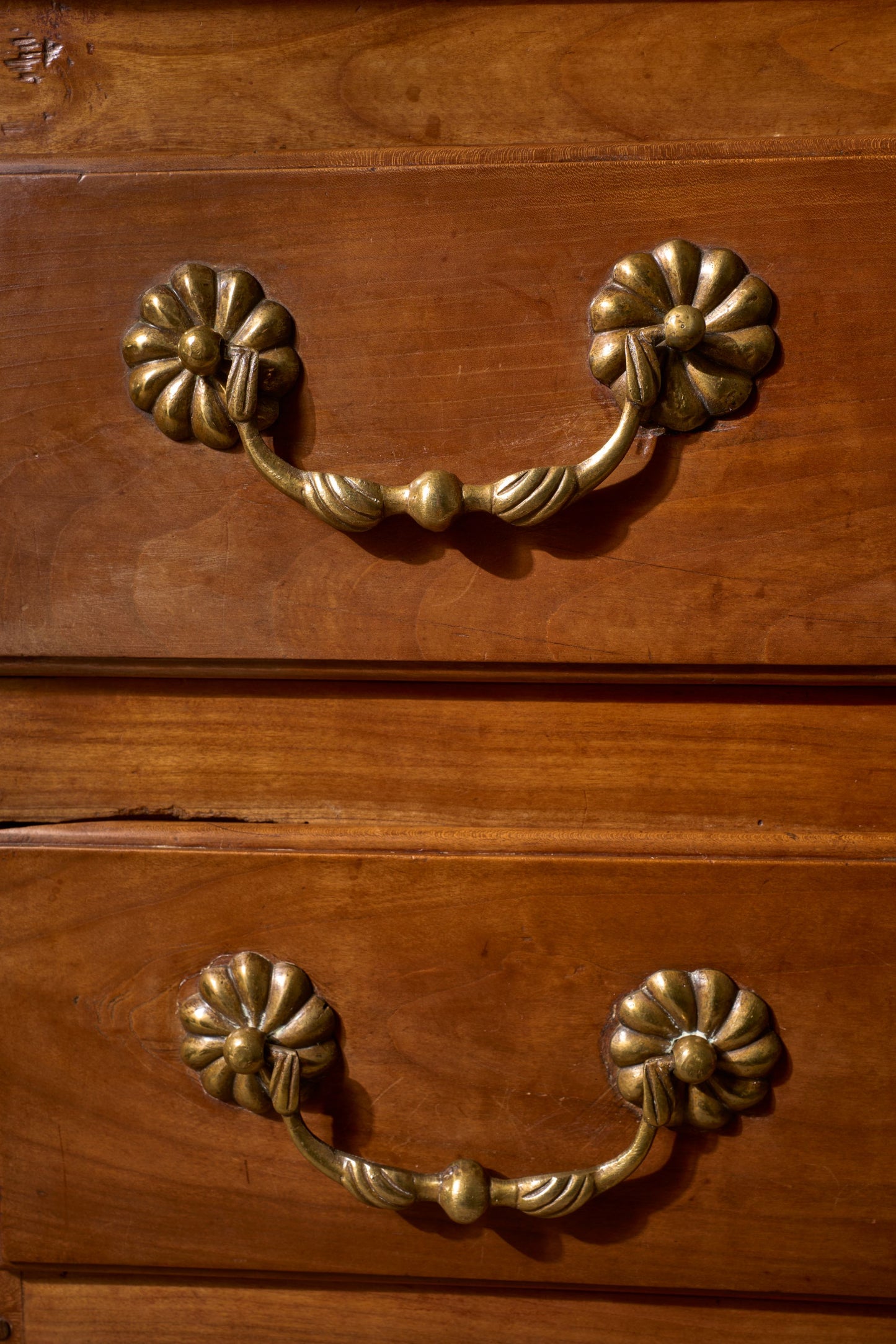 18th Century walnut chest of drawers