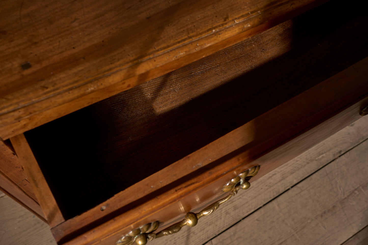 18th Century walnut chest of drawers