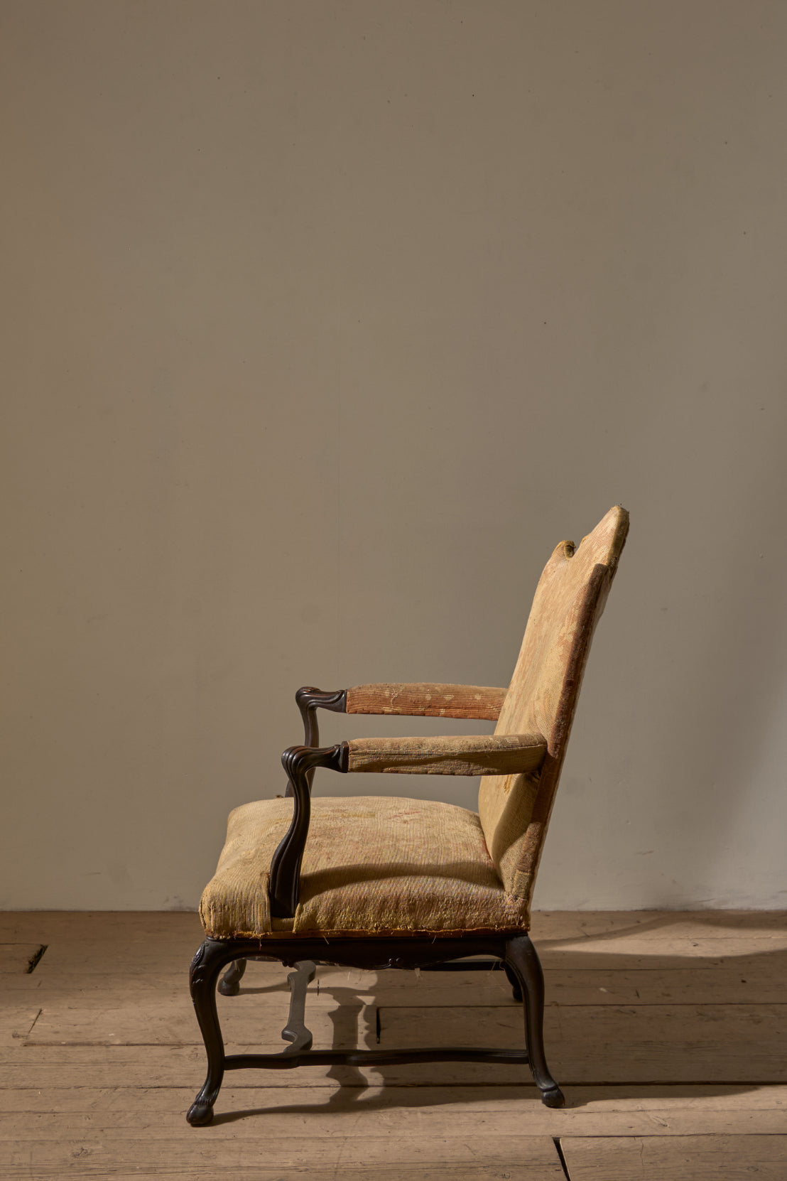 George 1st Style Irish armchair in Tapestry fabric