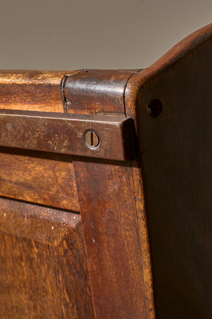 18th century Oak lambing rocking chair