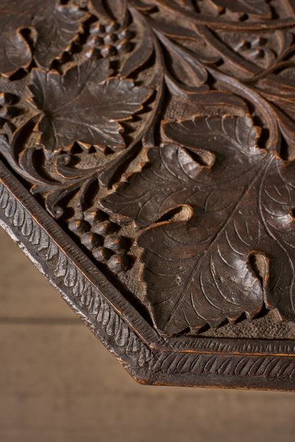 Large 19th century Anglo Indian Padauk side table - Leaf design