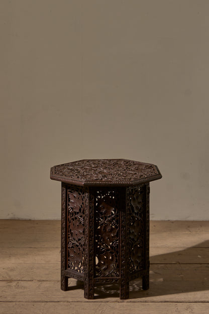 19th Century Anglo Indian Padauk side table - Leaf design