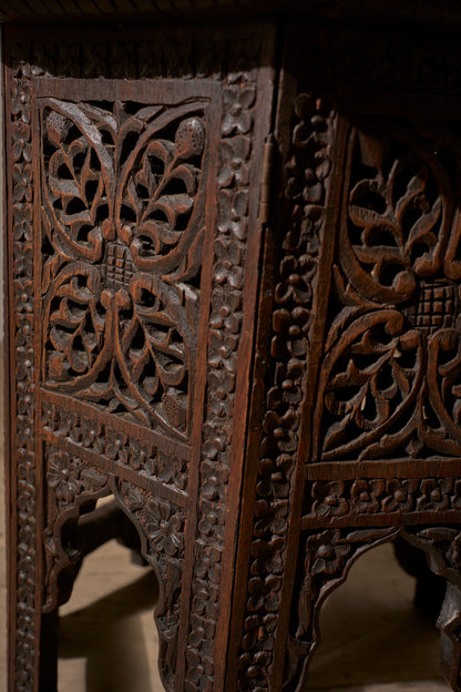 19th Century Padauk Anglo Indian side table - Dragon