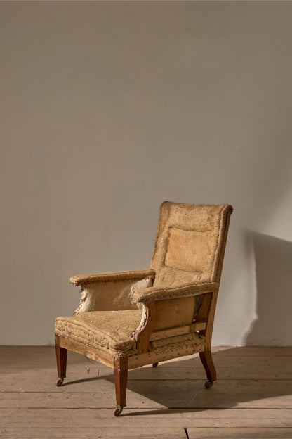 19th century Elegant shapely arm armchair