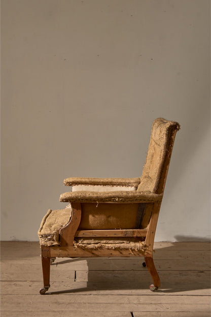 19th century Elegant shapely arm armchair