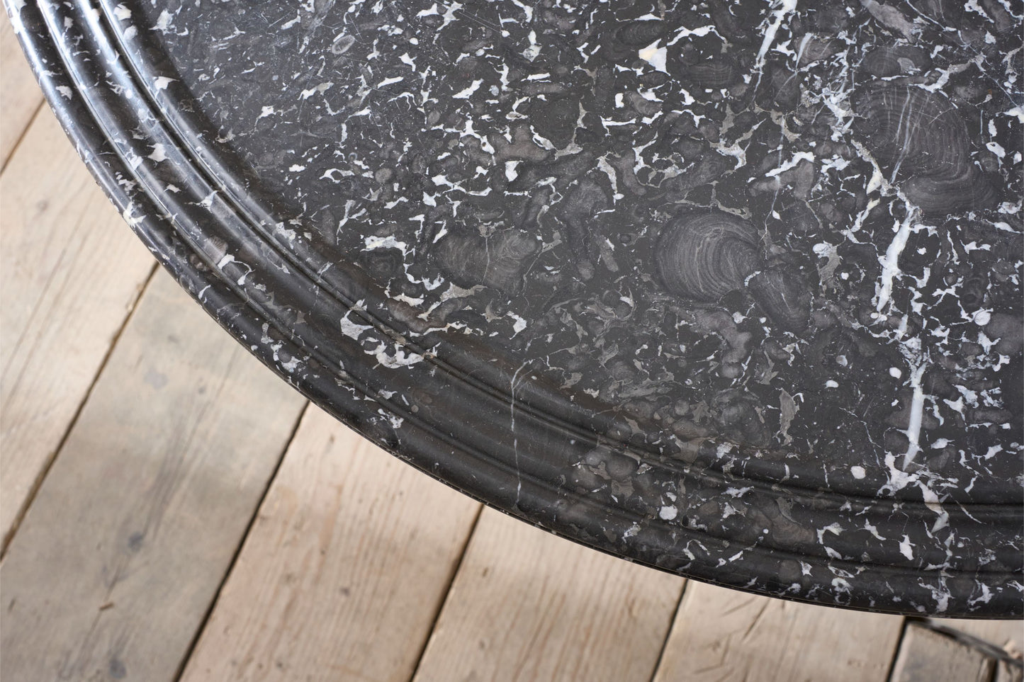 Early 19th century Mahogany and black marble Gueridon table