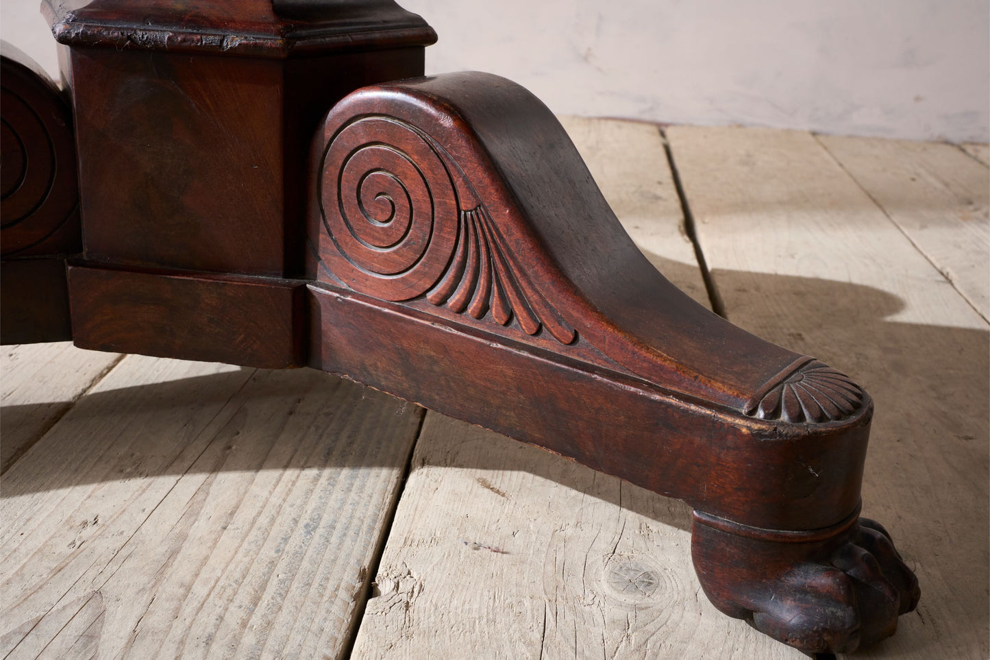 Early 19th century Mahogany and black marble Gueridon table