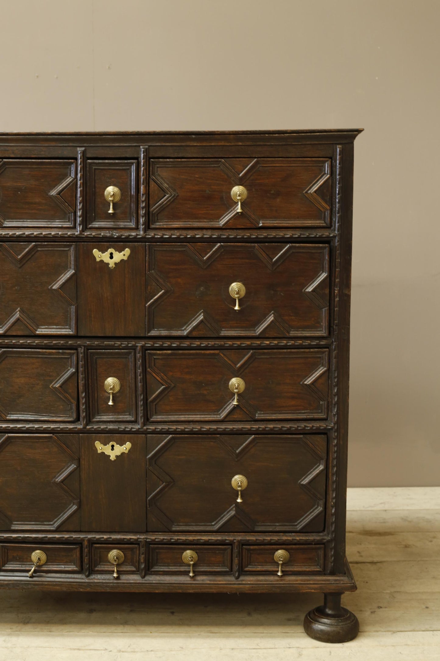 18th century Oak Geometric chest of drawers