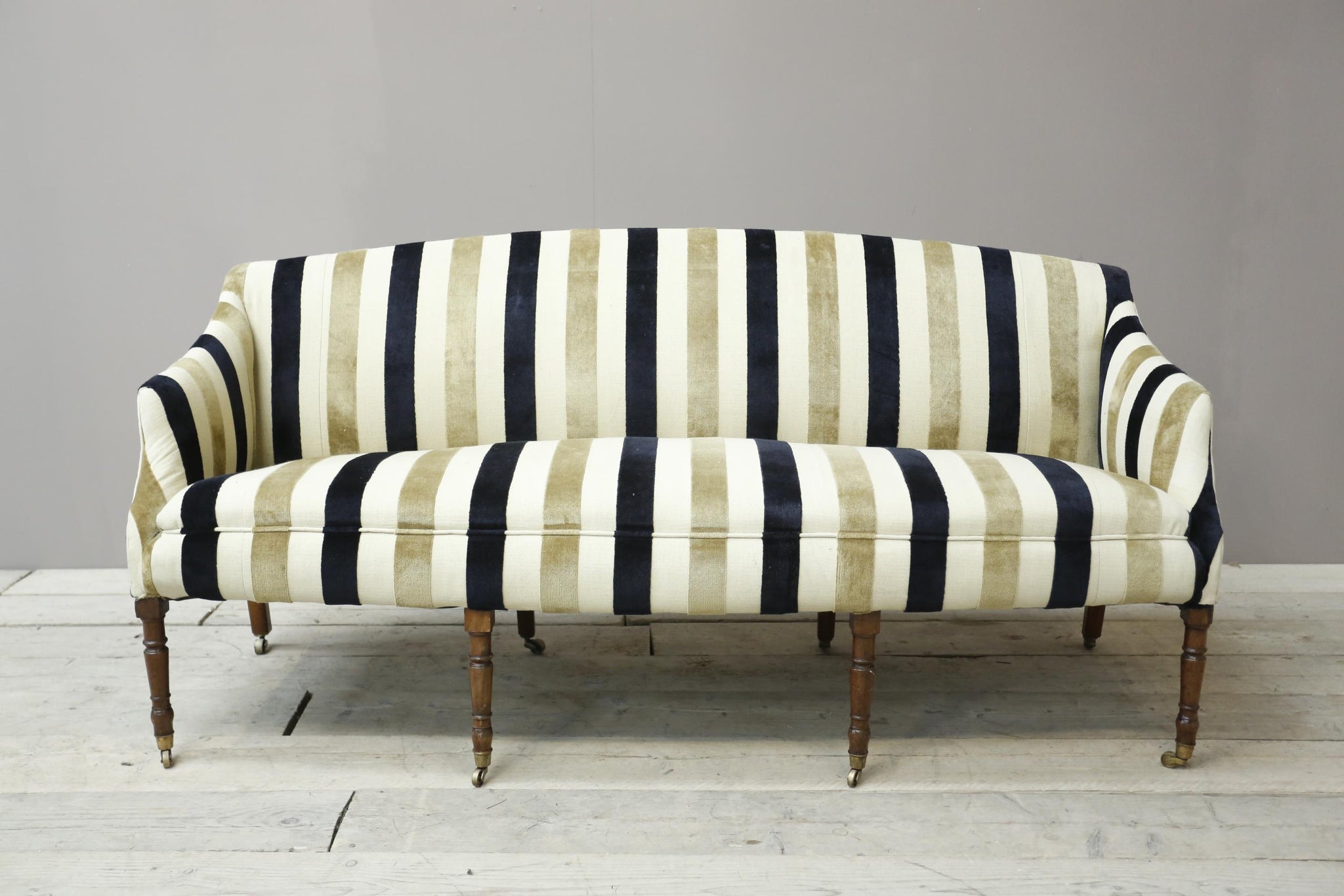Georgian country house sofa with shaped arms