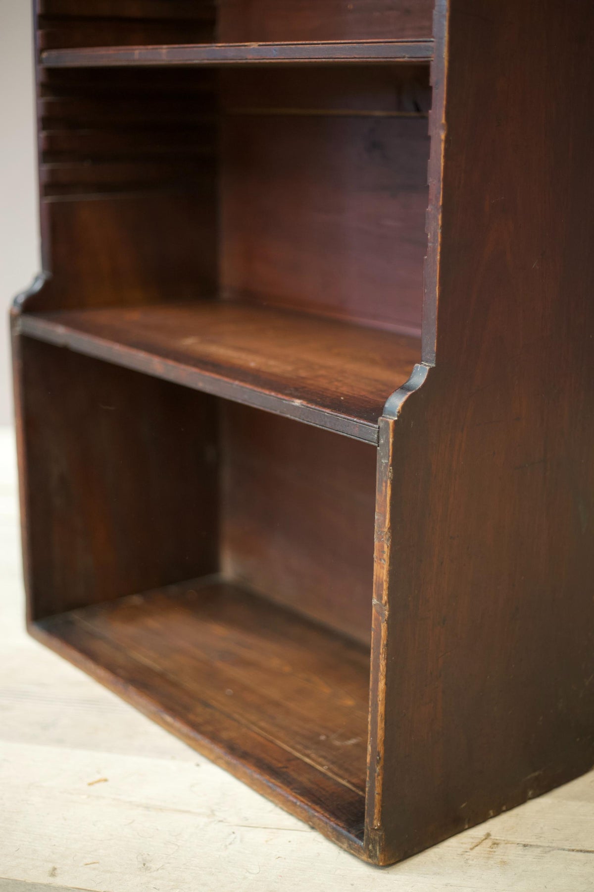 Late 18th century Georgian mahogany open library shelves - TallBoy Interiors