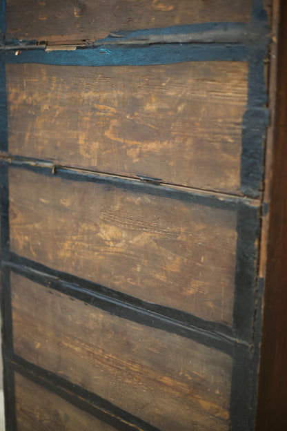 Late 18th century Georgian mahogany open library shelves
