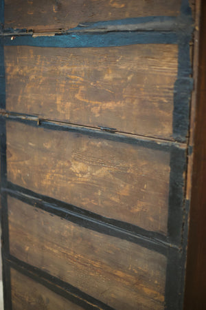 Late 18th century Georgian mahogany open library shelves