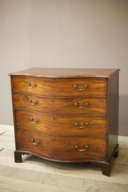 Very Impressive Georgian serpentine fronted chest of drawers - TallBoy Interiors