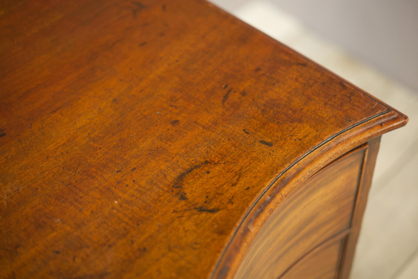 Very Impressive Georgian serpentine fronted chest of drawers